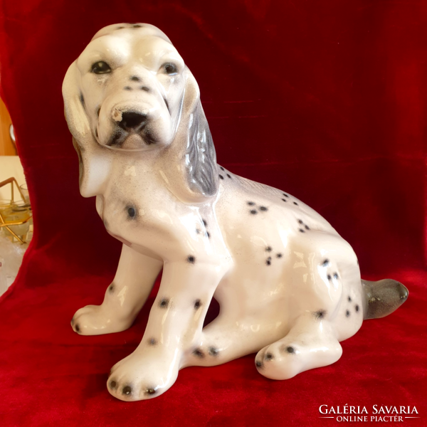 Nagy méretű porcelán kutya szobor