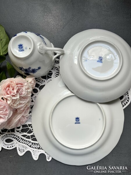 Wonderful collector's pink echt cobalt breakfast tea cup set, trio