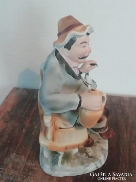 Arpo biszkvit italozó öregember figura 2.