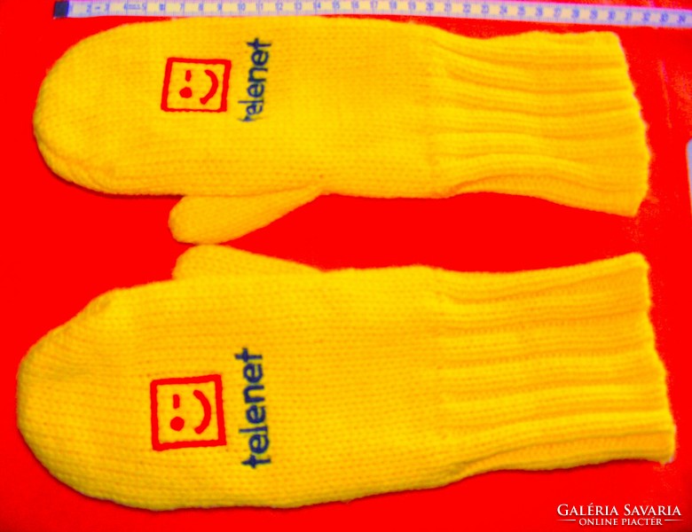 Telenet commercial lined gloves new..