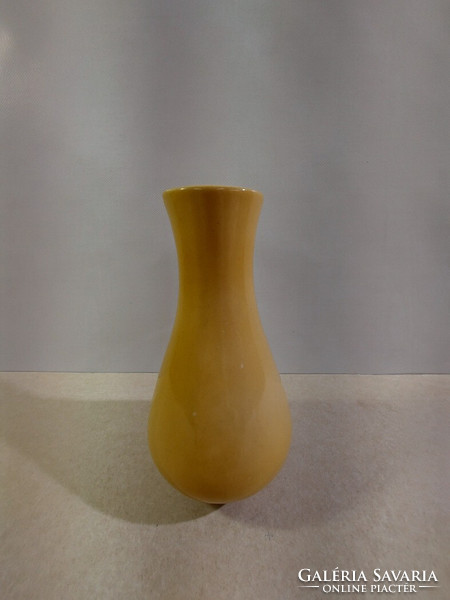 Virágmintás okker kerámia váza (20,5 cm)