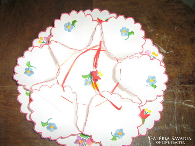 Cute hand-embroidered Kalocsa needlework tablecloth basket