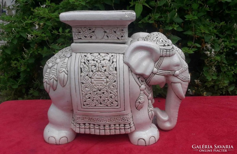 60 Cm. Ceramic elephant / flowerpot.