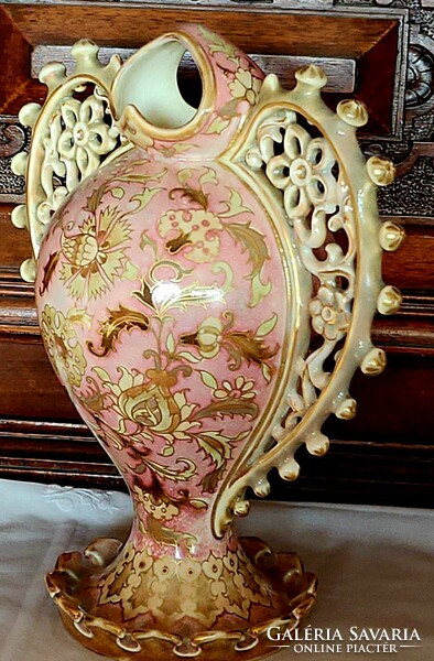 Zsolnay pink Persian ornament