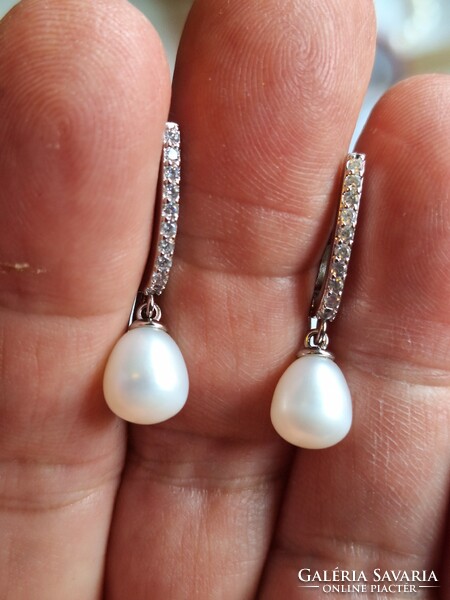 Silver, dangling pearl earrings