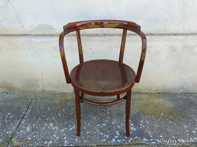 Mundus antique thonet armchair.