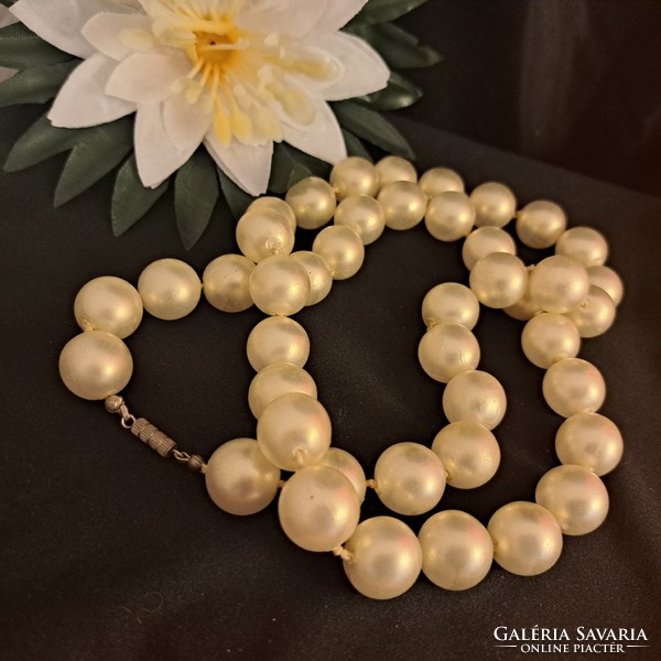 Old bizzu string of pearls.