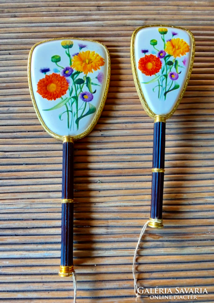 Retro Aphrodite hairdressing set, pipe set, plastic mirror and hairbrush, with floral meadow decor