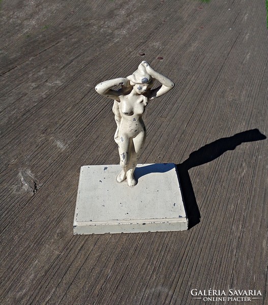 Alumínium női akt szobor