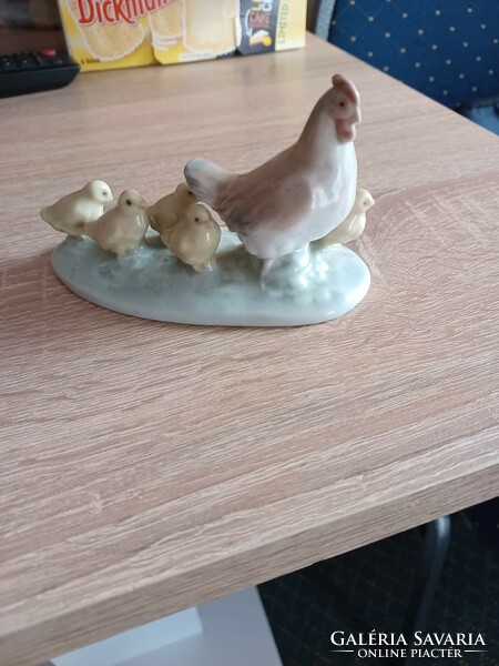 Lladro porcelain hen with chicks