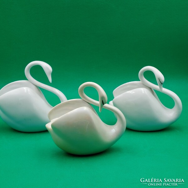 Retro Raven House porcelain swan figurines