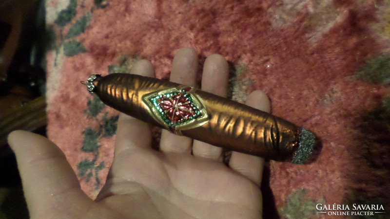 New, nostalgia ornament made of glass, in very nice condition. A larger cigar.