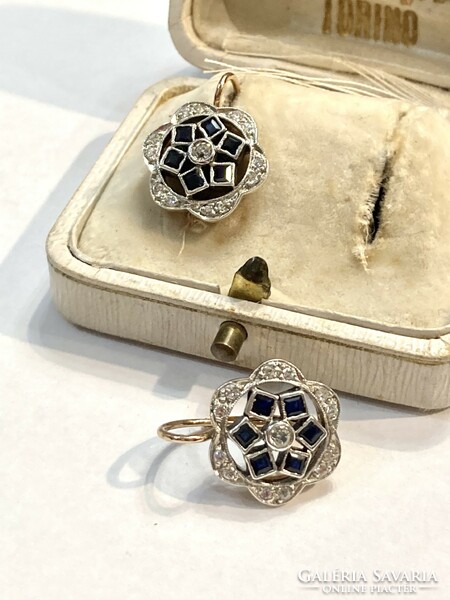 Women's earrings with a pair of diamonds and sapphires