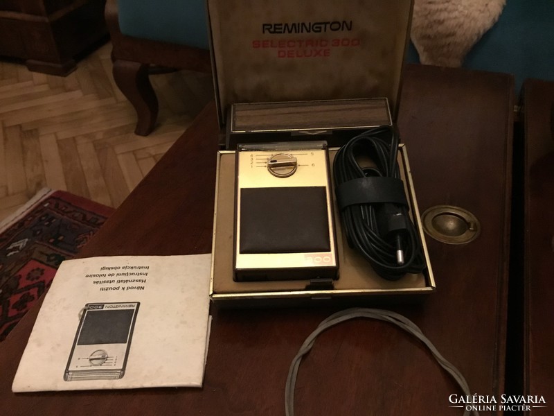 Antique remington 300 deluxe razor! Collectible piece in its original box!