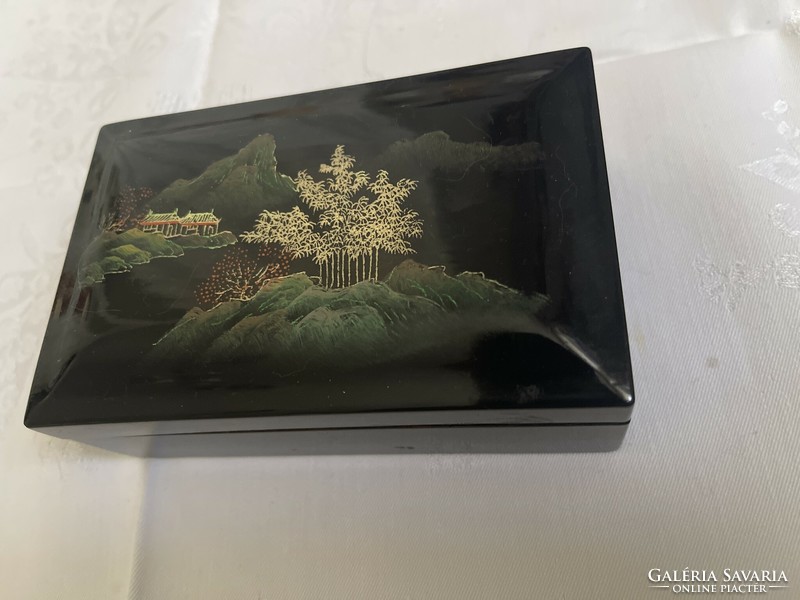 Very beautiful Chinese hand-painted lacquer wooden box, jewelry holder