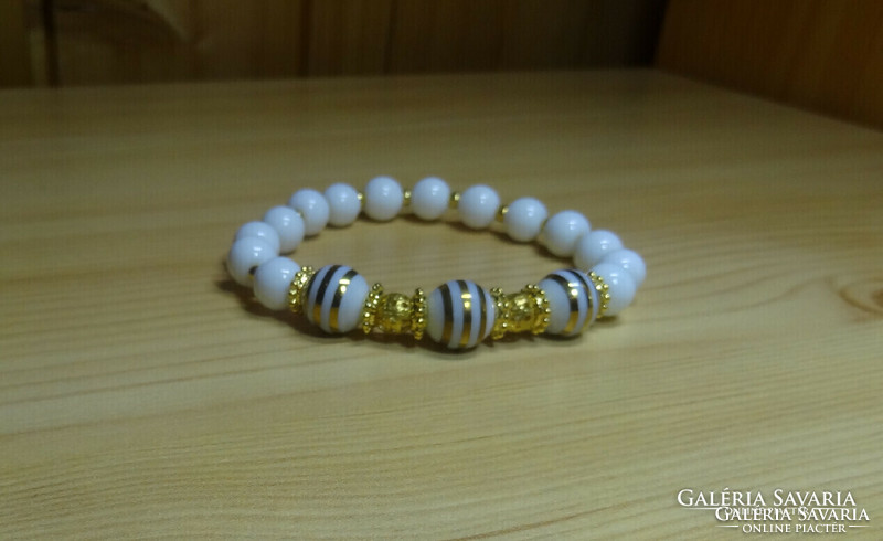Bracelet made of quality glass beads with gold-colored decorative elements.