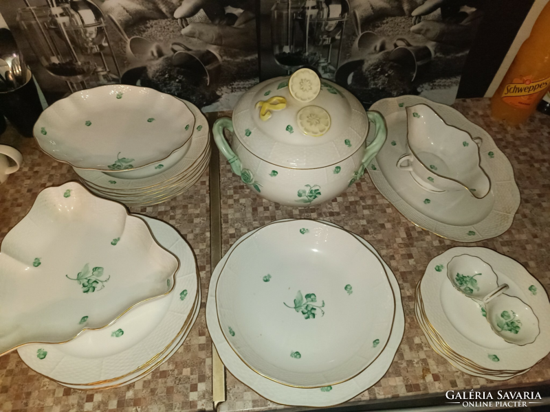 Beautiful, 26-piece Herend dinnerware set with lemon tongs.