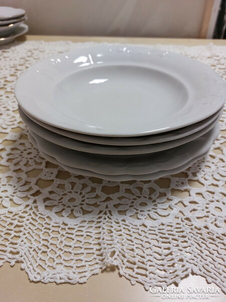 Zsolnay porcelán fehér paraszt tányérok, 3db mély, 2db lapos