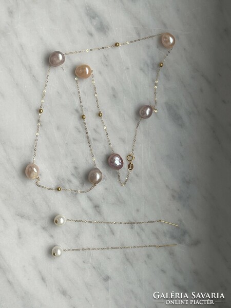 18 kr, delicate thin necklace, dangling 18 kr, with earrings.