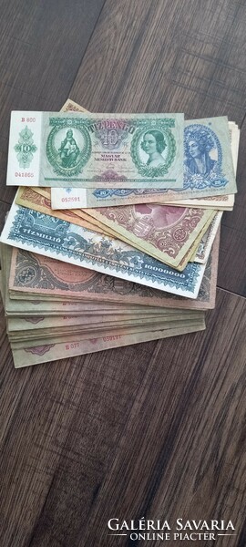 For sale: 64 pieces of paper money from Hungary, 2 pieces from Germany