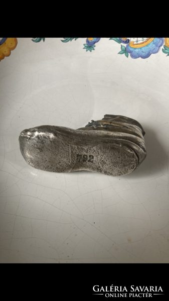 Antik régi bőr gyerek cipő, ezüsttel bevonva holokauszt emléktárgy lehetett