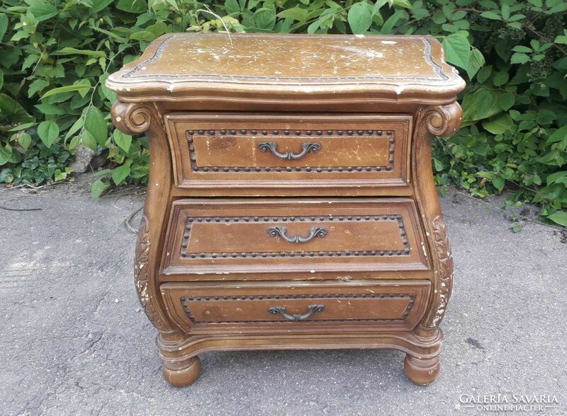 Neo-baroque small chest of drawers.