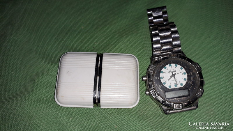 Old interesting quartz watches for parts, 2 in one, as shown in the pictures