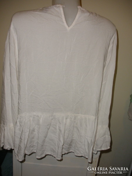 Hímzett csodaszép blúz, finom csipkével