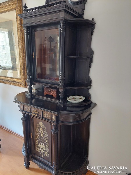 Boulle kastély vitrin ritka monogrammos betéttel