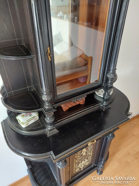 Boulle kastély vitrin ritka monogrammos betéttel