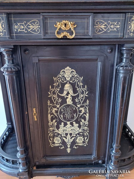 Boulle kastély vitrin ritka monogrammos betéttel