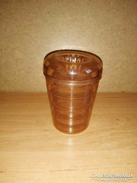 Retro műanyag citromfacsaró pohárral - 11 cm magas (26/d)