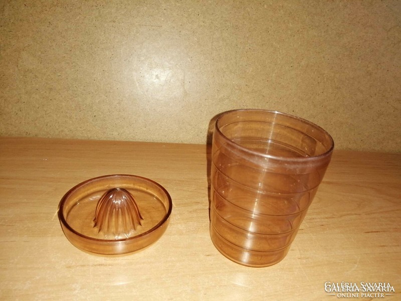 Retro műanyag citromfacsaró pohárral - 11 cm magas (26/d)