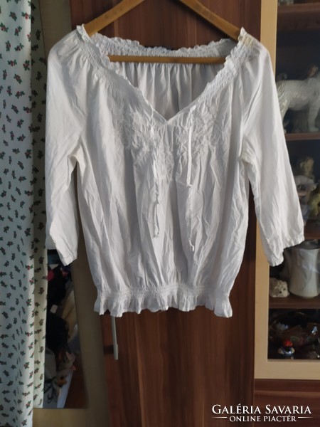Hófehér könnyű nyári blúzok vegyes fazon 600 Ft/ db