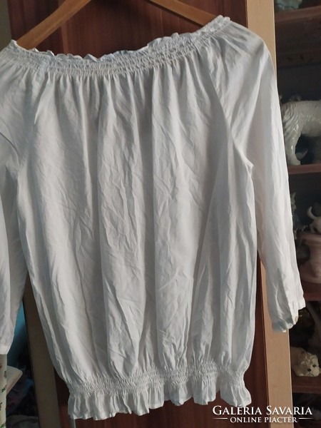 Hófehér könnyű nyári blúzok vegyes fazon 600 Ft/ db