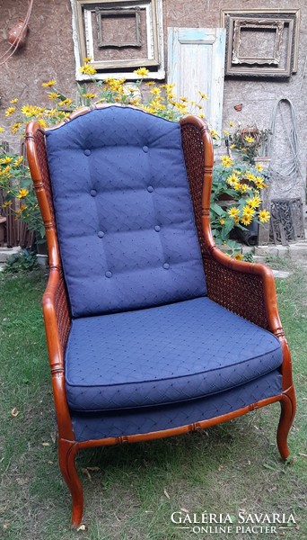 Angol rattan betétes füles fotel , bambusz mintára faragott fából készült