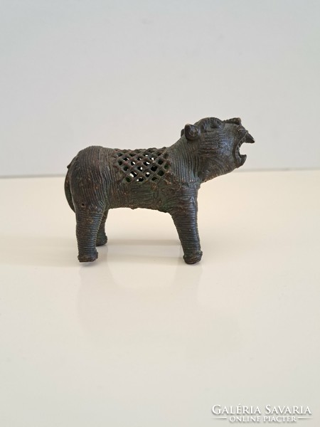 Antik indiai keleti bronz kis méretű tigris figura szobor
