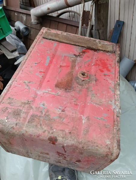 Veteran tractor or stable engine fuel tank dutra hofherr ? Industrial loft