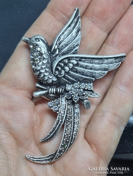 Vintage csodás szürke és víz színű kristályokkal kirakott paradicsom madár bross kitűző