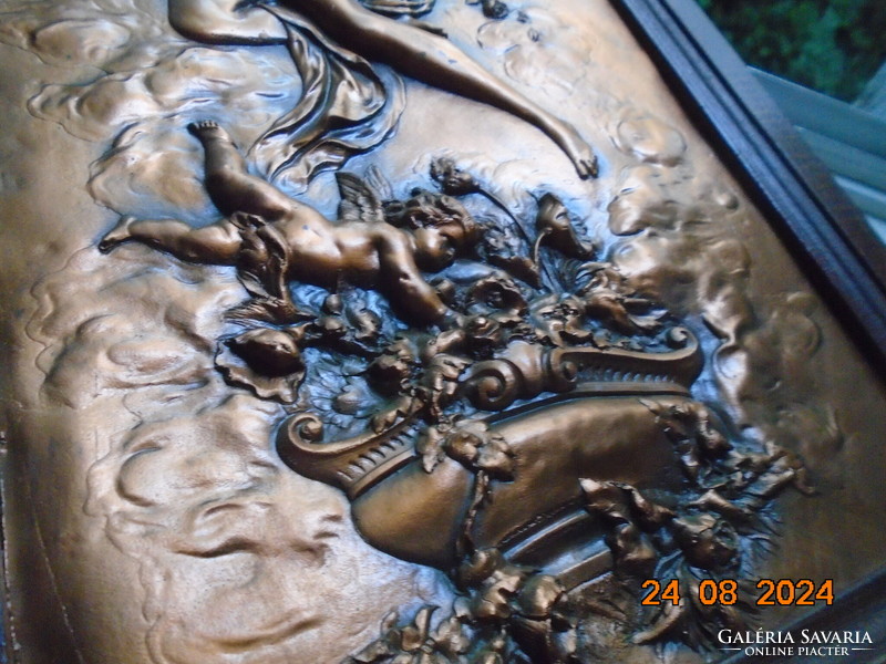 Karl Sterrer senior (1844-1918) Az Alkonyat  allegóriája Aphrodité, dombor réz panel keretezve