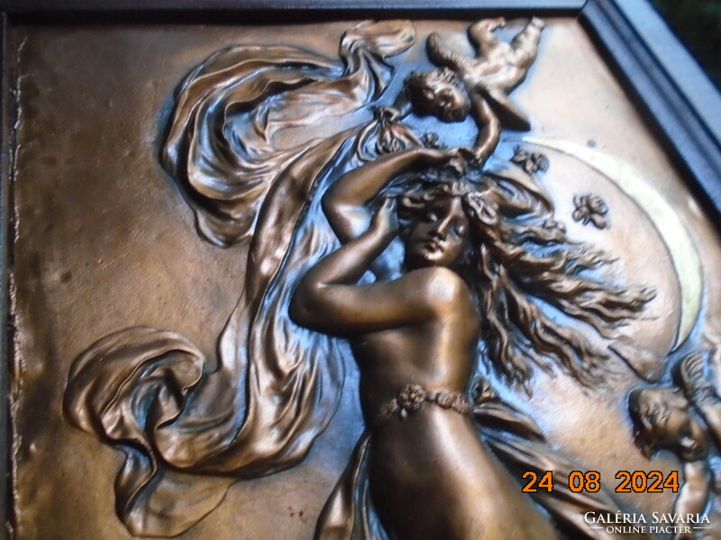 Karl Sterrer senior (1844-1918) Az Alkonyat  allegóriája Aphrodité, dombor réz panel keretezve