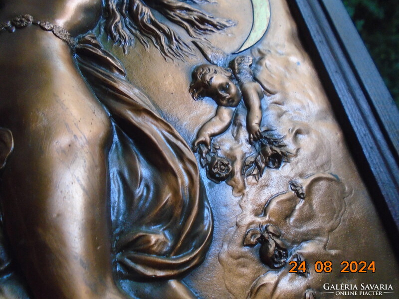 Karl Sterrer senior (1844-1918) Az Alkonyat  allegóriája Aphrodité, dombor réz panel keretezve