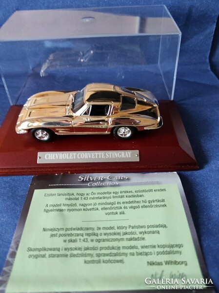 Limitált kiadású ezüstözött Chevrolet Corvette Stingray