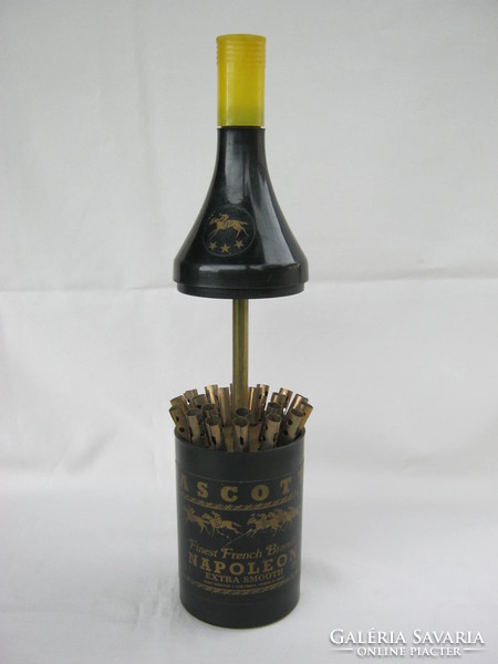 Cigaretta kínáló Napoleon konyak palack