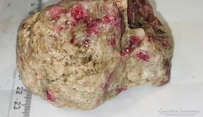 Spinel a mátrixon  - nagyobb kristály , nyers ásvány   - 307g -  - akár ékszerkészítéshez