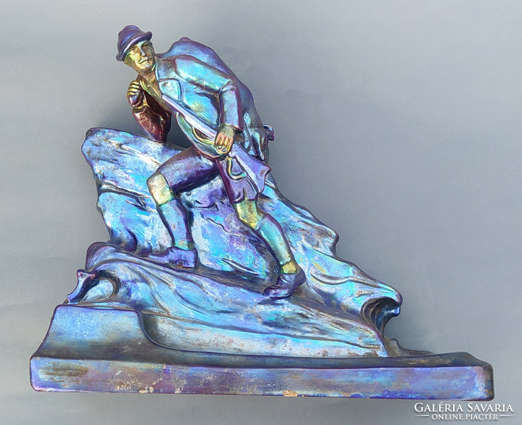 Zsolnay eosin figura - tintatartó Mack Lajos