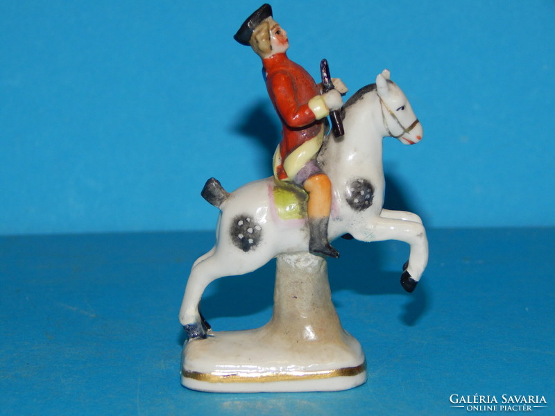 Alt-Wien mini barokk porcelán lovas szobor a 19.szd. első feléből