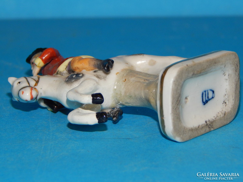 Alt-Wien mini barokk porcelán lovas szobor a 19.szd. első feléből
