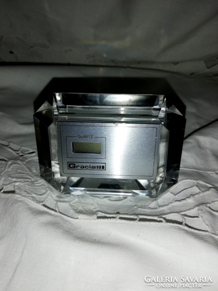 Vintage asztali LCD kvarcóra levélnehezék  C