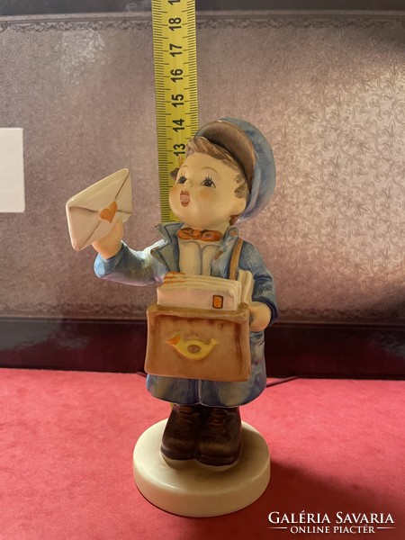 "Postás" 13 cm , Hummel/Goebel porcelán, saját dobozában!